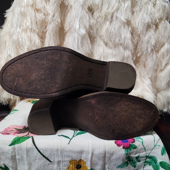 LN.  Frye Boots.  Size 8.  (576) - Picture 7 of 12